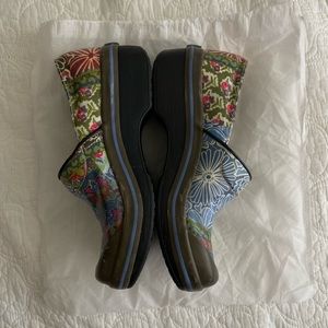 Dansko Clogs 37